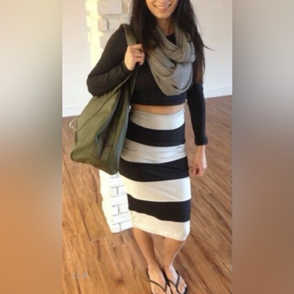NWOT Lululemon Yoga Over Skirt, Wee Stripe White Ambient Grey/Black, Size 6